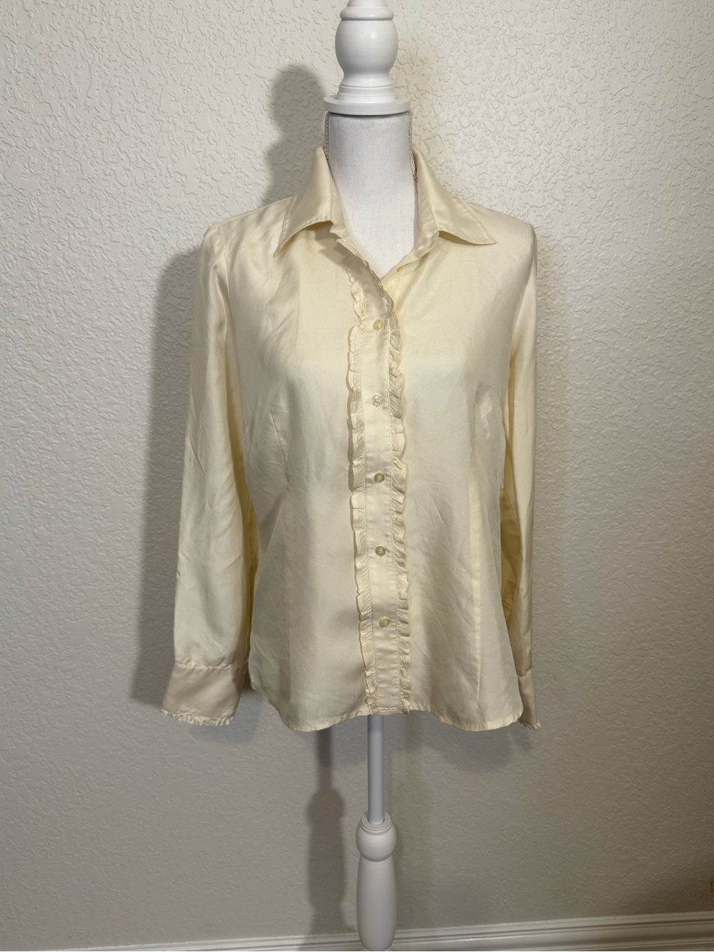 Lilly Pulitzer Cream Blouse with Pink Logo Tag